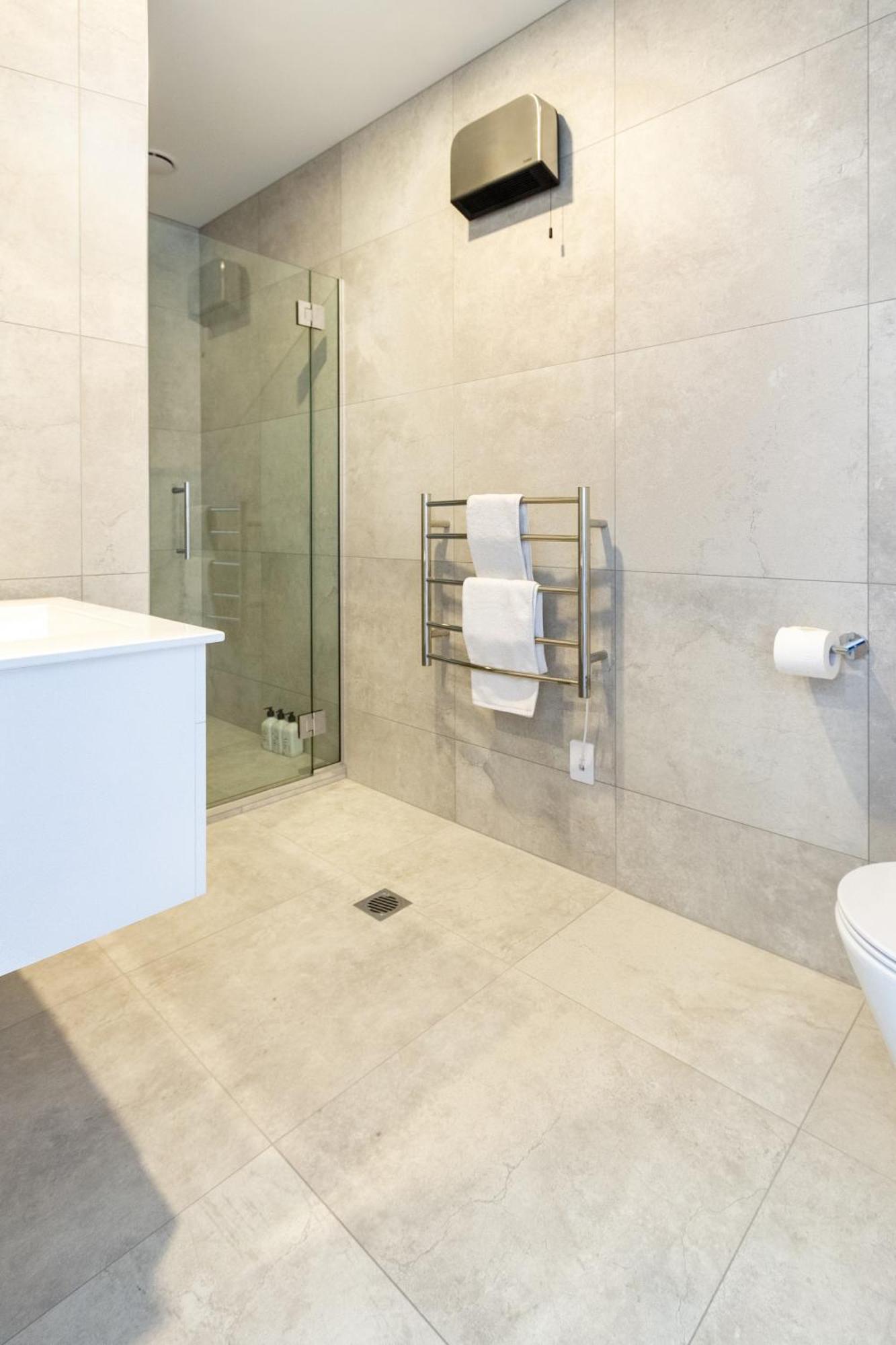 2 Bed, 2 Bath W Sofa Bed - Great Cafes Nearby Apartment Christchurch Exterior photo